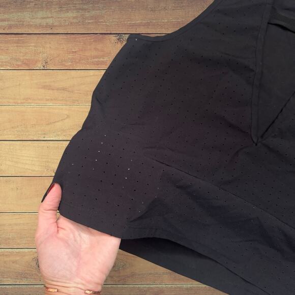 Mondetta workout semi cropped black tank open back and perforated - Picture 4 of 8